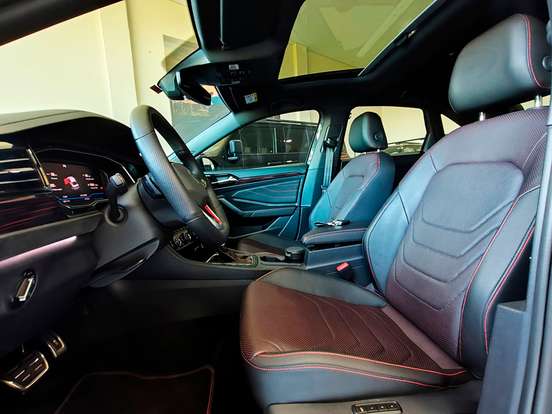 VOLKSWAGEN-JETTA-2024