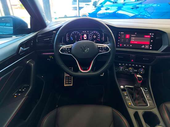 VOLKSWAGEN-JETTA-2024