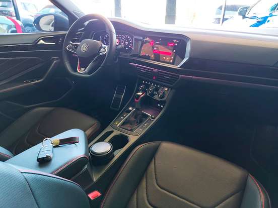 VOLKSWAGEN-JETTA-2024