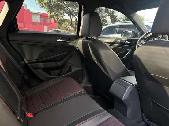 VOLKSWAGEN-JETTA-2024