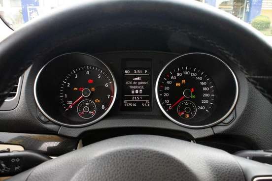 VOLKSWAGEN-JETTA-2011