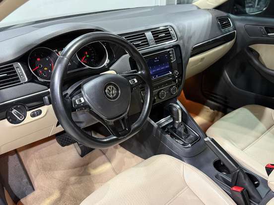 VOLKSWAGEN-JETTA-2.0 TSI HIGHLINE 211CV GASOLINA 4P TIPTRONIC VOLKSWAGEN-JETTA-2016