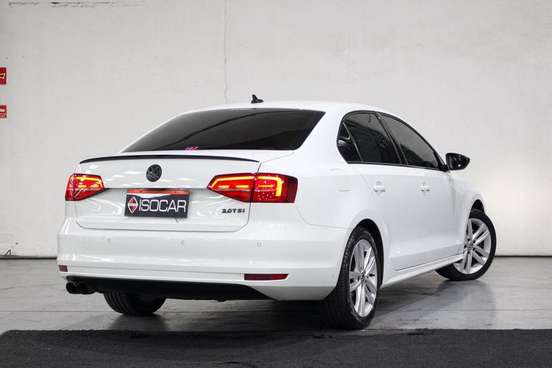 VOLKSWAGEN-JETTA-2017