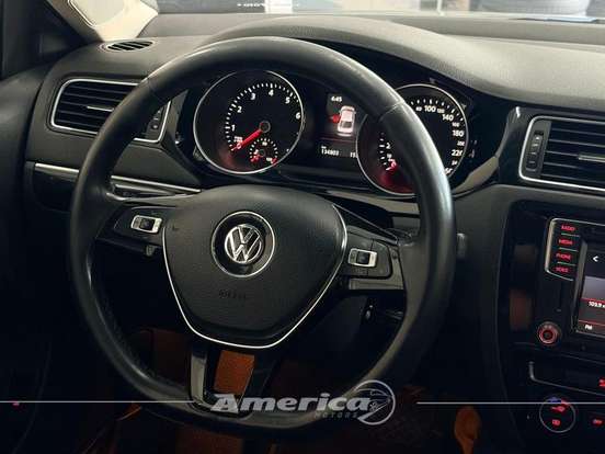 VOLKSWAGEN-JETTA-2015