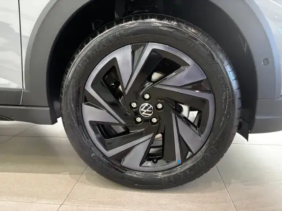 VOLKSWAGEN-NIVUS-1.0 200 TSI TOTAL FLEX HIGHLINE AUTOMÁTICO VOLKSWAGEN-NIVUS-2026