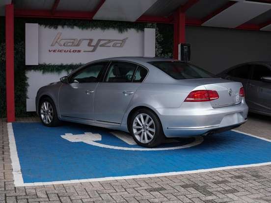 VOLKSWAGEN-PASSAT-2012