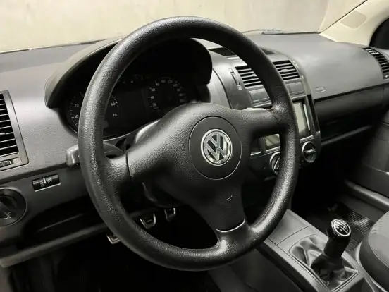 VOLKSWAGEN-POLO-2005