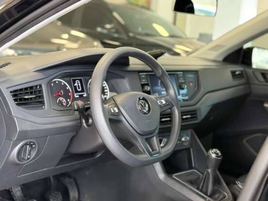 VOLKSWAGEN-POLO-2021