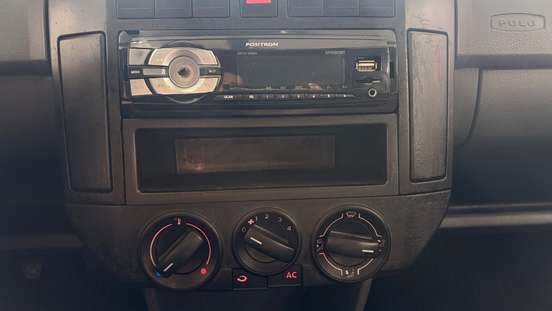 VOLKSWAGEN-POLO-2007
