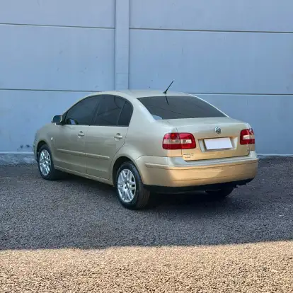 VOLKSWAGEN-POLO SEDAN-1.6 8V GASOLINA 4P MANUAL VOLKSWAGEN-POLO SEDAN-2004