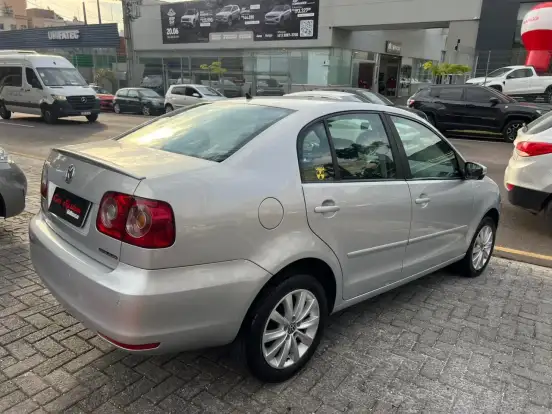 VOLKSWAGEN-POLO SEDAN-2012