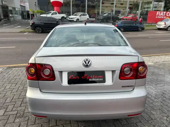 VOLKSWAGEN-POLO SEDAN-2012