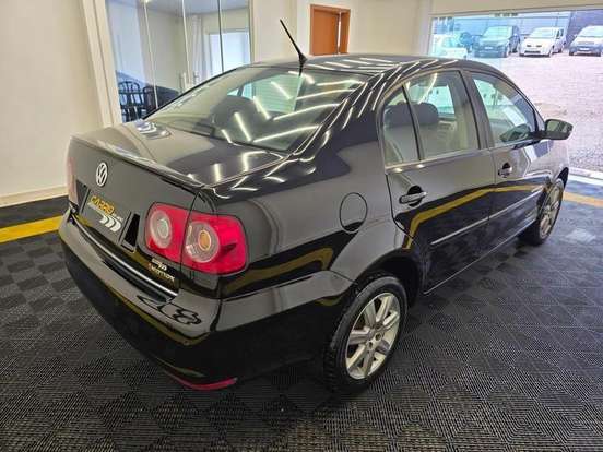 VOLKSWAGEN-POLO SEDAN-1.6 MI COMFORTLINE 8V FLEX 4P AUTOMATIZADO VOLKSWAGEN-POLO SEDAN-2011