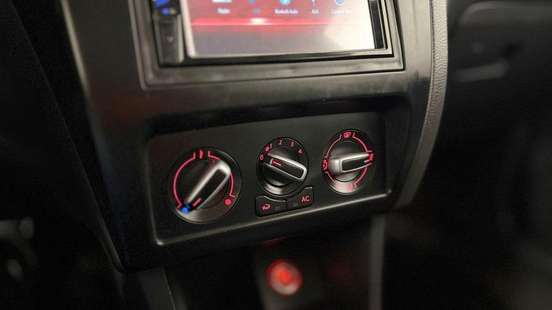 VOLKSWAGEN-SPACEFOX-2011