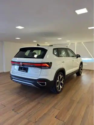 VOLKSWAGEN-TAOS-2025