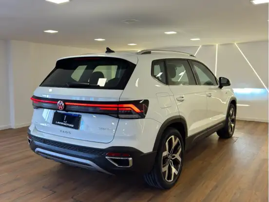 VOLKSWAGEN-TAOS-1.4 250 TSI TOTAL FLEX HIGHLINE AUTOMÁTICO VOLKSWAGEN-TAOS-2025