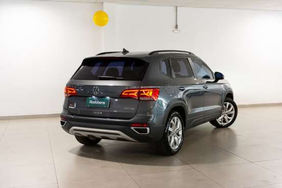 VOLKSWAGEN-TAOS-2022