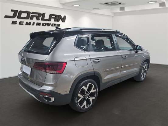 VOLKSWAGEN-TAOS-2023