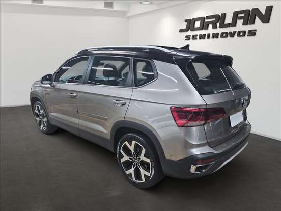 VOLKSWAGEN-TAOS-2023