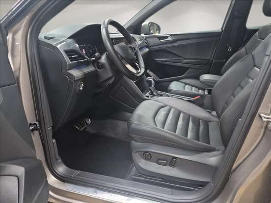 VOLKSWAGEN-TAOS-2023