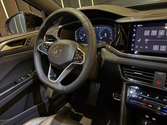 VOLKSWAGEN-TAOS-2023