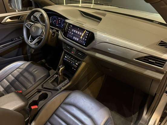VOLKSWAGEN-TAOS-2023