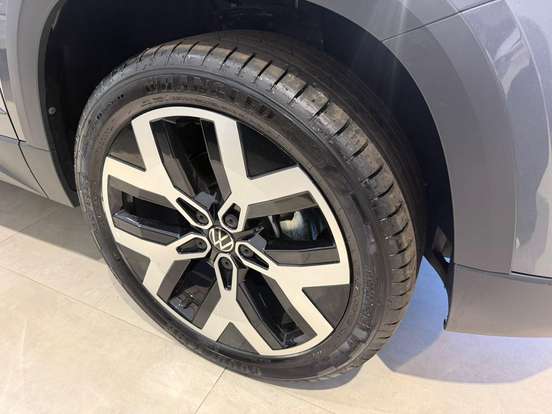 VOLKSWAGEN-TAOS-2026