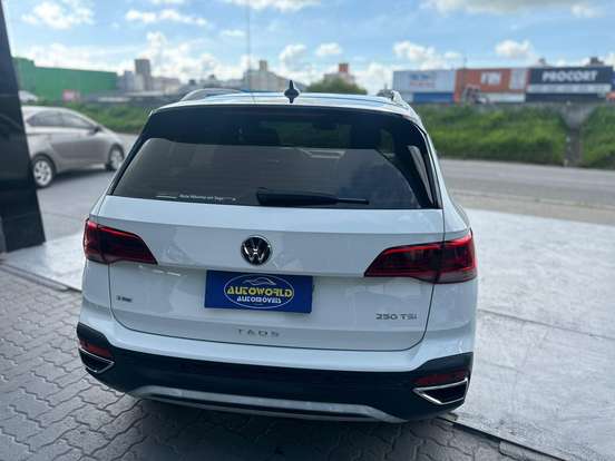 VOLKSWAGEN-TAOS-2023
