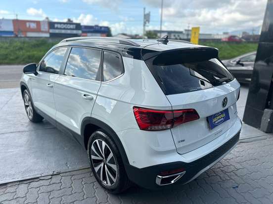 VOLKSWAGEN-TAOS-2023