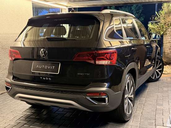 VOLKSWAGEN-TAOS-2021