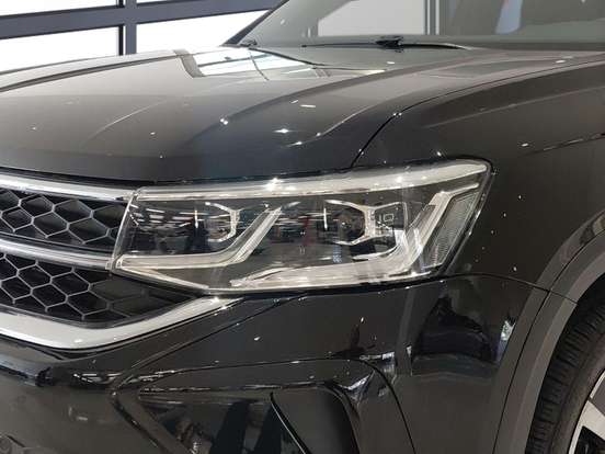 VOLKSWAGEN-TAOS-2023
