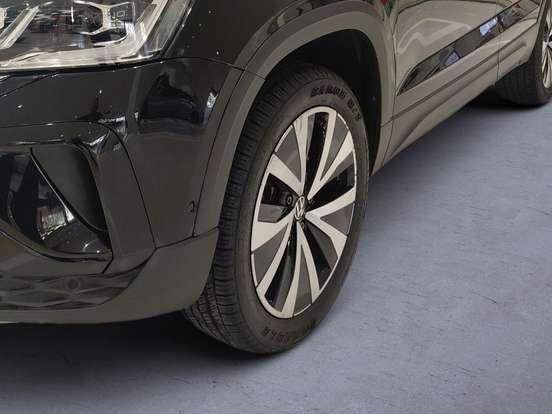 VOLKSWAGEN-TAOS-2023