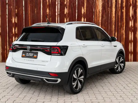 VOLKSWAGEN-T-CROSS-1.4 250 TSI TOTAL FLEX HIGHLINE AUTOMÁTICO VOLKSWAGEN-T-CROSS-2024