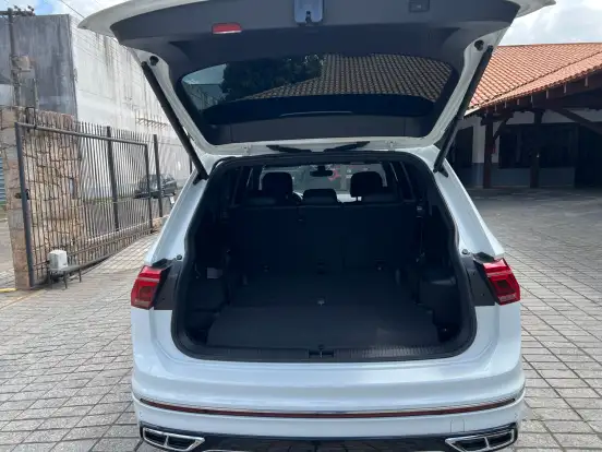 VOLKSWAGEN-TIGUAN-2.0 300 TSI GASOLINA ALLSPACE R-LINE AUTOMÁTICO VOLKSWAGEN-TIGUAN-2024