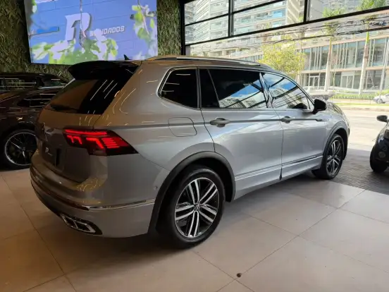 VOLKSWAGEN-TIGUAN-2023