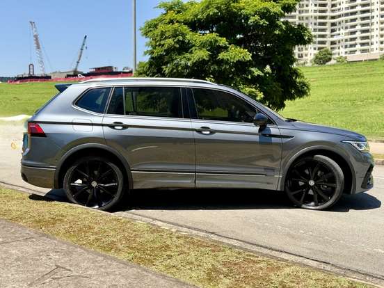 VOLKSWAGEN-TIGUAN-2023