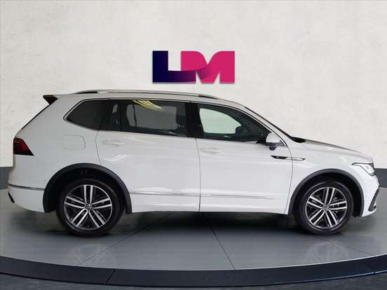 VOLKSWAGEN-TIGUAN-2.0 300 TSI GASOLINA ALLSPACE R-LINE AUTOMÁTICO VOLKSWAGEN-TIGUAN-2024