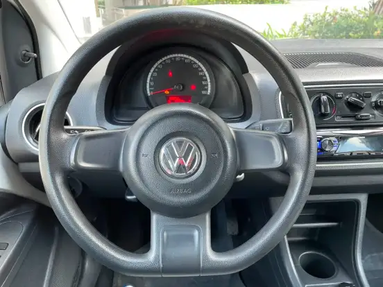VOLKSWAGEN-UP-2015