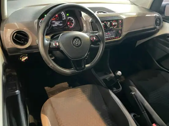 VOLKSWAGEN-UP-2017