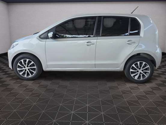 VOLKSWAGEN-UP-2015