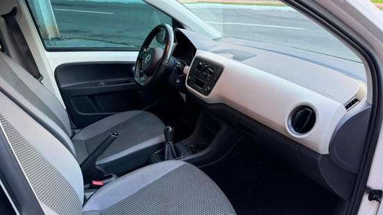 VOLKSWAGEN-UP-2016