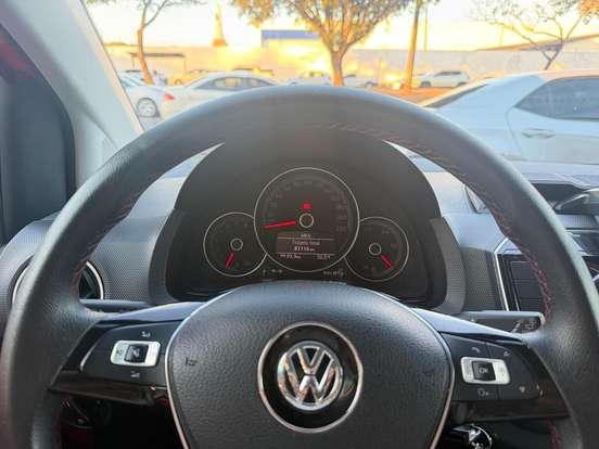 VOLKSWAGEN-UP-2017