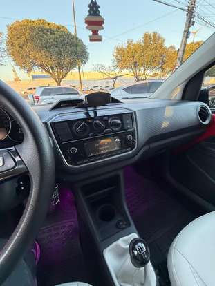 VOLKSWAGEN-UP-2017