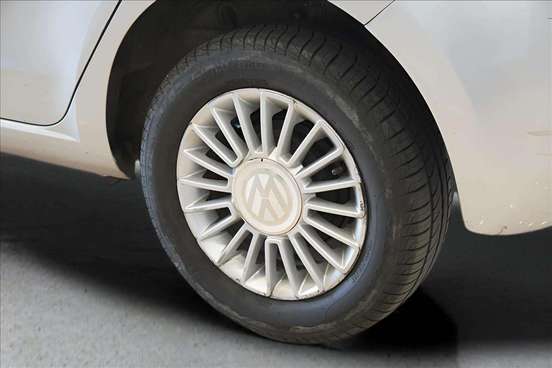 VOLKSWAGEN-UP-2015