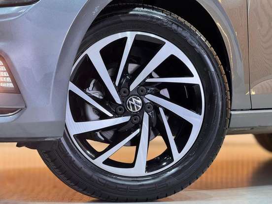 VOLKSWAGEN-VIRTUS-2018