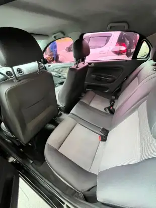 VOLKSWAGEN-VOYAGE-2010