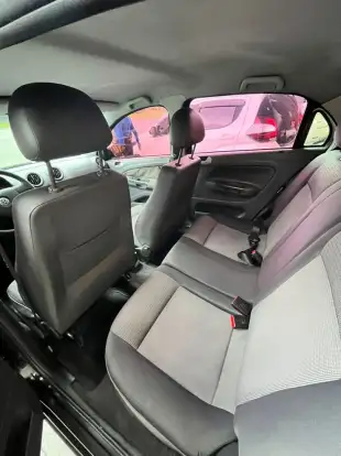 VOLKSWAGEN-VOYAGE-2010