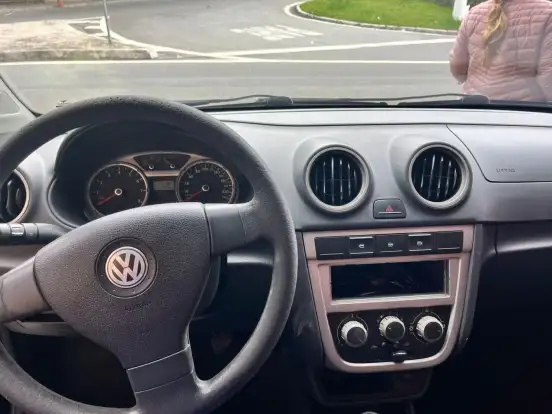 VOLKSWAGEN-VOYAGE-2010
