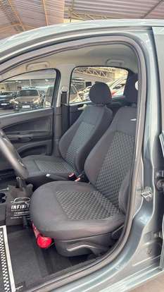 VOLKSWAGEN-VOYAGE-2013