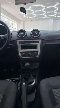 VOLKSWAGEN-VOYAGE-2013